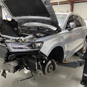 Audi Q7 with front bumper removed