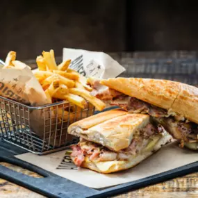 Scrumptious Sandwiches for Late Night Cravings at las Vegas Caesars Palace. Open 24/7 in front of Caesars Palace right on the strip!