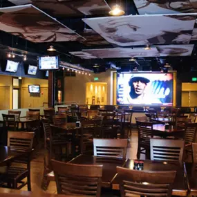 Pull up a seat, bar stool, or leather recliner and enjoy epic sports action, frosty beers and delicious pub fare at Manning’s Sports Bar & Grill. Huge screens, an almost-endless tap selection, and classics including burgers, wings, po’boys and more await at this bar that celebrates the first family of football. With over 30 flat screen TVs, two 13-foot mega-screens, a sports anchor desk, and a recliner dining section, this is the place to be for sports fans.