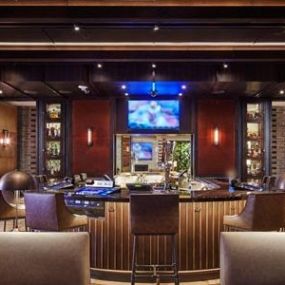 A 208-inch video wall and screens throughout make Montecristo a prime spot to watch the game. The comfortable leather couches and oversized armchairs set the tone for the perfect “fan cave” experience with drinks, cigars, and football, there is no better way to spend a day.