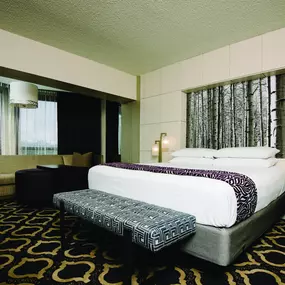 Harrah's Lake Tahoe premium room king lrg-4c. At Harrah's Lake Tahoe you can relax in luxe hotel rooms with premier amenities, play the slots and tables at the casino, reserve a table at a world-class restaurant, and get in on the vibrant nightlife.