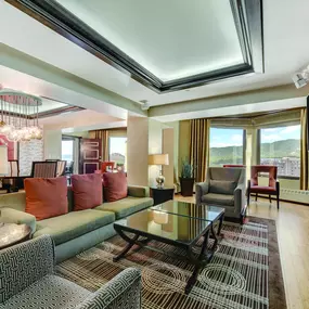 Harrah's Lake Tahoe Summit Suite 1710-5500-4c. At Harrah's Lake Tahoe you can relax in luxe hotel rooms with premier amenities, play the slots and tables at the casino, reserve a table at a world-class restaurant, and get in on the vibrant nightlife.