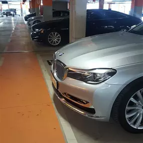 Parking de Sixt alquiler de coches en el aeropuerto de Valencia