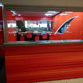 Oficina de Sixt alquiler de coches en el aeropuerto de Valencia