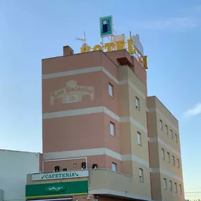 FachadaHotelPalacios.jpg