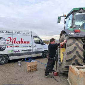 serviciomovilruedatractor.jpg