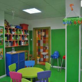 escuela-infantil-burbujas-colores-aula-01.jpg