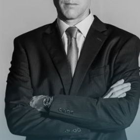 Prior to founding The Reinartz Law Firm, Richard worked for over a decade as a trial lawyer at two of the largest and most prominent law firms in the United States. In that capacity, he represented injured individuals in personal injury lawsuits, as well as insurance companies and Fortune 500 corporations in complex legal actions.