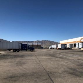 Omni Logistics El Paso outside building with trucks