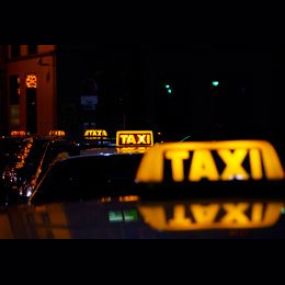 taxis-parqueados.jpg