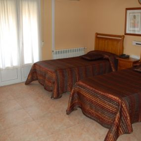 hostal-restaurante-piquio-habitaciones-04.jpg