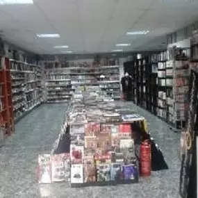 libreria-nemesis-instalaciones-02.jpg