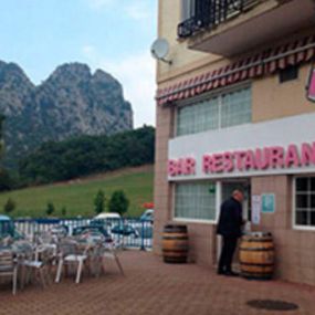 hostal-restaurante-machain-fachada-01.jpg