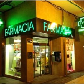 farmaciamaríapilarrodríguez_fachada.jpg