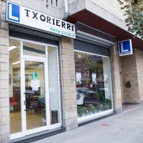 AUTOESCUELA TXORIERRI fachada_224508465_0001_20161031(2).jpg