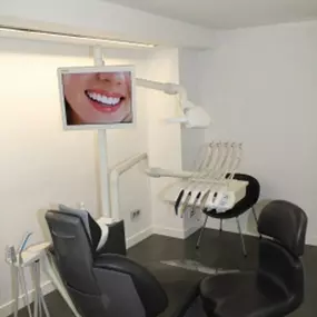 angel-ortega-zaforteza-clinica-dental-pantalla-04.jpg