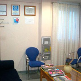 clinica-dental-maria-soledad-salon-espera-03.jpg