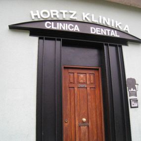 clinica-dental-inausti-puerta-01.jpg