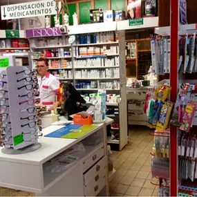 FARMACIA-RUIZ-CASARES-SANTANDER-interior-02-g.jpg
