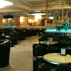 cafeteria-luces-de-bohemia-mesas-04.jpg
