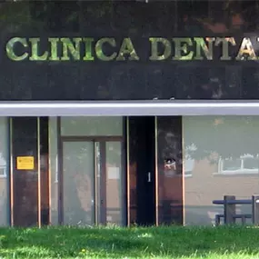 clinica-dental-gdb-fachada-01.jpg