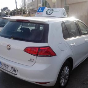 foto-coche-autoescuela-vial-universidad.jpg