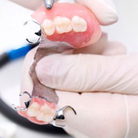 protesicos-dentales-fuentes-compostura-dentadura-03.jpg