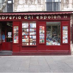 libreria-del-espolon-fachada-01.jpg