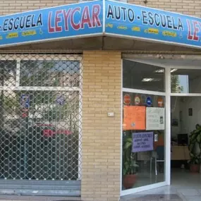 autoescuela-leycar-fachada-vicente-02.jpg