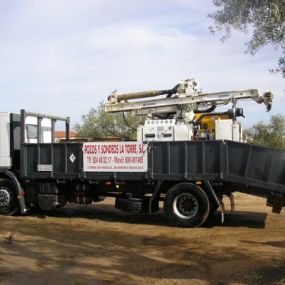 pozos-y-sondeos-la-torre-camion-sondeo.jpg