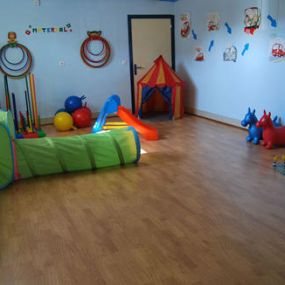 escuela-patronato-de-san-jose-salon-juegos-01.jpg