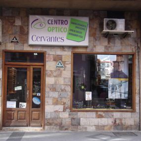 centro-optico-cervantes-fachada-01.jpg