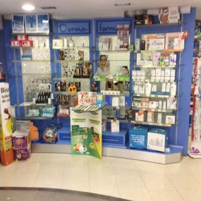 farmacia-julian-castano-poblador-estanteria-azul-02.jpg