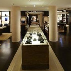 Louis Vuitton Paris Montaigne