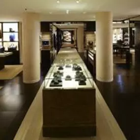 Louis Vuitton Paris Montaigne