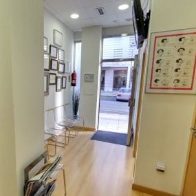 clinica-dental-quirinal-sala-espera-02.jpg