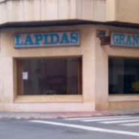 FACHADALAPIDASGRANEROVALDEPEÑAS.jpg