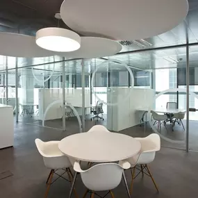 comercial-de-interiorismo-robredo-mampara-de-cristal-01.jpg