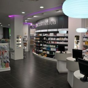 farmacia-bahia-rosario-dermocosmetica-02.jpg