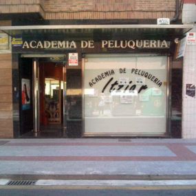 academia-peluqueria-itziar-fachada-01.jpg