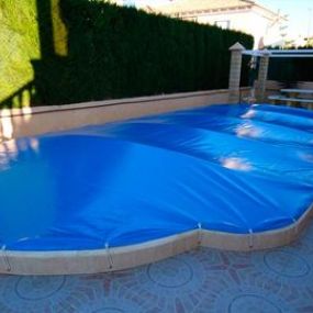 toldos-gras-cubierta-piscinas-azul.jpg
