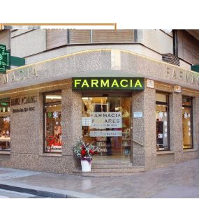 fachada-farmaciapomares.png