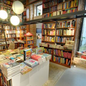 interior_jardin_libreria_luz_y_vida.jpg