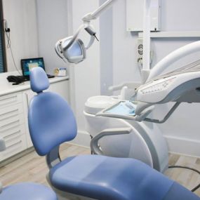 clinica-dental-virgen-del-pilar-silla-odontologica-02.jpg