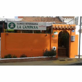 clinica-veterinaria-la-campana-fachada-01.jpg