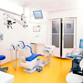 clinica-dental-vigil-escalera-consultorio-04.jpg