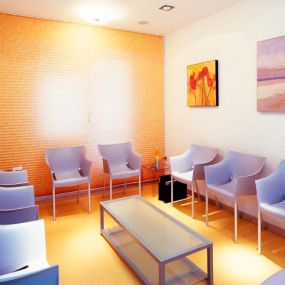 clinica-dental-vigil-escalera-sala-espera-03.jpg