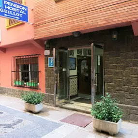 fachada-hostal-02.jpg