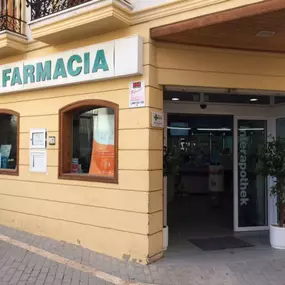 farmacia-felix-luis-miron-fachada-02.jpg