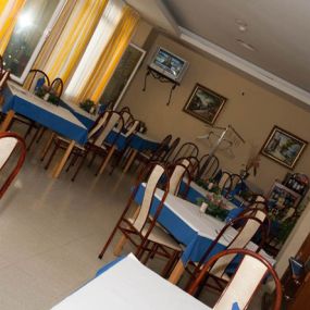 hostal-la-isla-restaurante-04.jpg